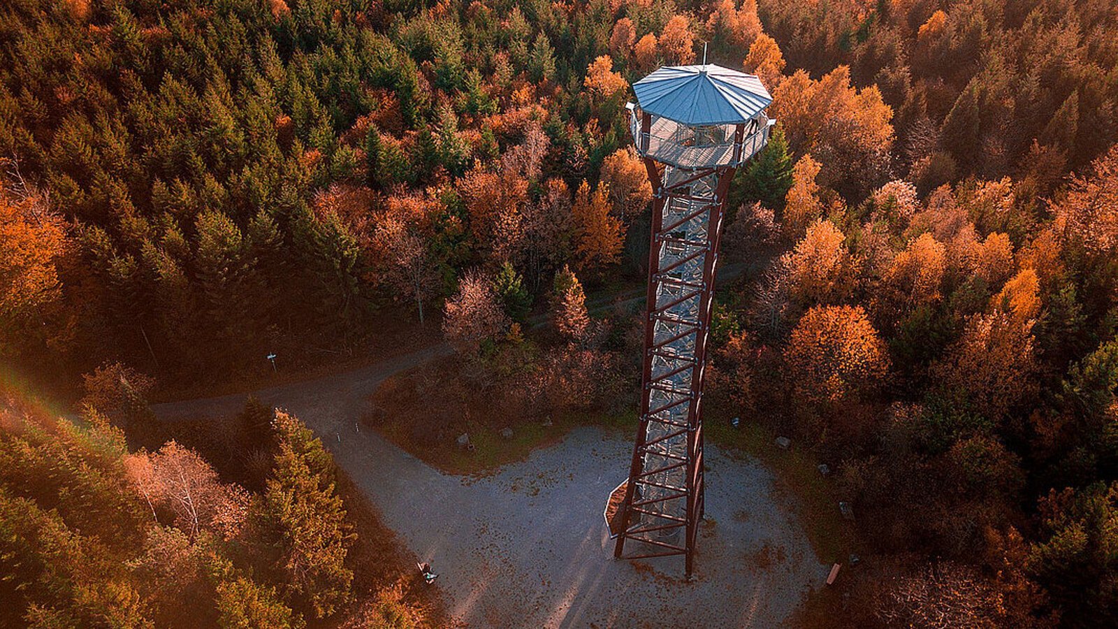 Der Aussichtsturm im Pforzheimer Stadtteil Hohenwart ist 40 Meter hoch. Wegen Einsturzgefahr soll er nun schrittweise abgebaut werden.Foto: Stadt Pforzheim/Dominik Mokrski Der Aussichtsturm im Pforzheimer Stadtteil Hohenwart ist 40 Meter hoch. Wegen Einsturzgefahr soll er nun schrittweise abgebaut werden.Foto: Stadt Pforzheim/Dominik Mokrski