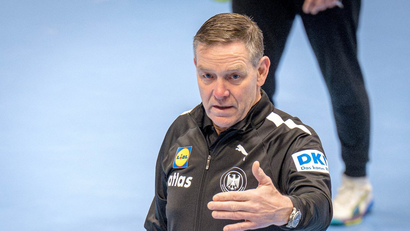 Handball-Bundestrainer Alfred Gislason hat mit der deutschen Nationalmannschaft für die EM 2026 das Halbfinale als Ziel ausgegeben.Foto: picture alliance/dpa | Sina Schuldt Handball-Bundestrainer Alfred Gislason hat mit der deutschen Nationalmannschaft für die EM 2026 das Halbfinale als Ziel ausgegeben.Foto: picture alliance/dpa | Sina Schuldt