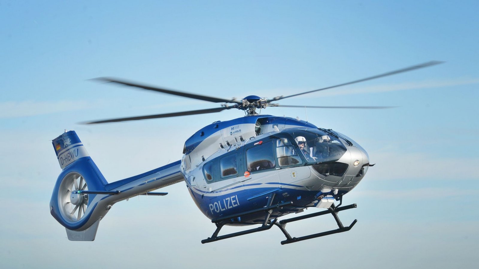 Auch ein Polizeihubschrauber war an der Suche nach dem Mann beteiligt. (Symbolbild)Foto: dpa Auch ein Polizeihubschrauber war an der Suche nach dem Mann beteiligt. (Symbolbild)Foto: dpa