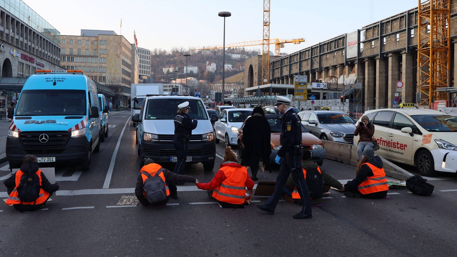 Straßenblockade am Stuttgarter Hauptbahnhof Anfang Januar: Solche Bilder soll es künftig nicht mehr geben.Foto: 7aktuell.de/Andreas Werner Straßenblockade am Stuttgarter Hauptbahnhof Anfang Januar: Solche Bilder soll es künftig nicht mehr geben.Foto: 7aktuell.de/Andreas Werner