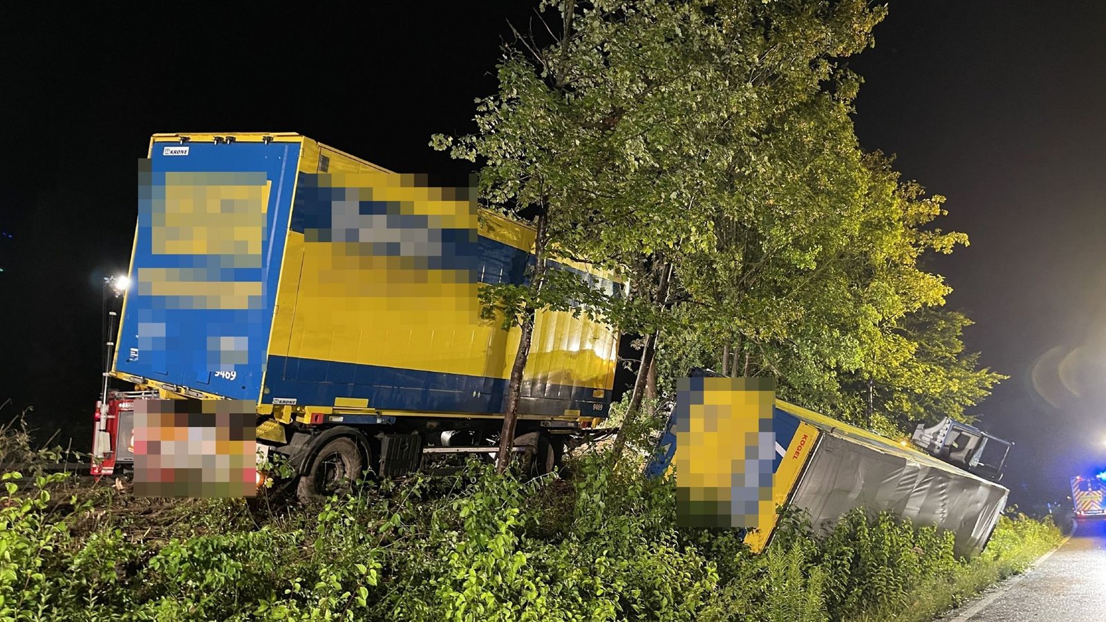 Der Fahrer hatte aus bislang ungeklärter Ursache die Kontrolle über den Lkw verloren.Foto: SDMG/SDMG / Schulz Der Fahrer hatte aus bislang ungeklärter Ursache die Kontrolle über den Lkw verloren.Foto: SDMG/SDMG / Schulz