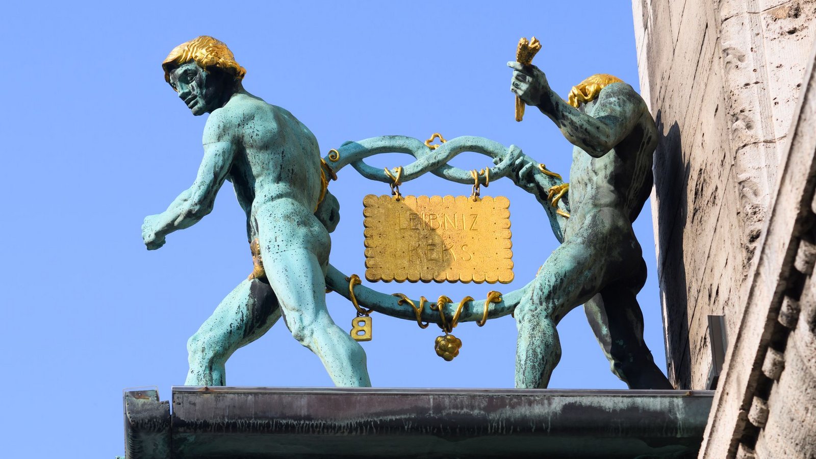 Im wahrsten Sinne des Wortes ein Aushängeschild: der Leibniz-Keks am Bahlsen-Stammhaus in Hannover. (Archivbild)Foto: Julian Stratenschulte/dpa Im wahrsten Sinne des Wortes ein Aushängeschild: der Leibniz-Keks am Bahlsen-Stammhaus in Hannover. (Archivbild)Foto: Julian Stratenschulte/dpa