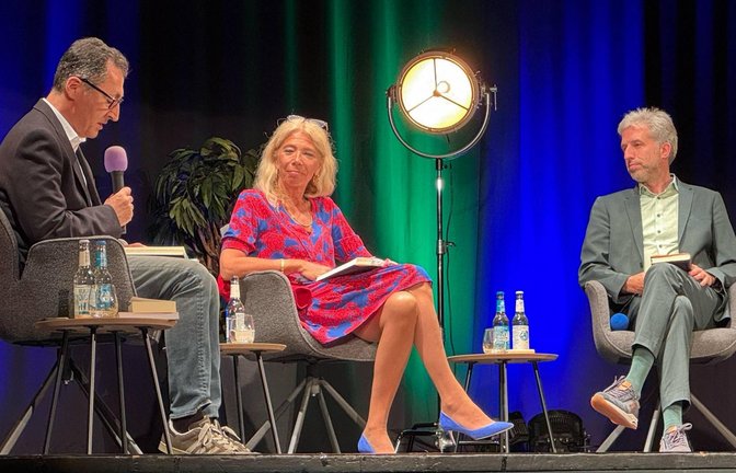 Bei der Buchpräsentation im Museum Kino in Tübingen (von links): Cem Özdemir, Lisa Federle und Boris Palmer.<span class='image-autor'>Foto: ubo</span>