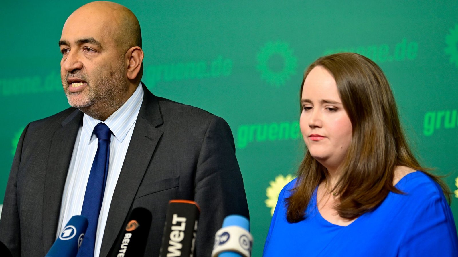 Grünen-Parteivorsitzende Ricarda Lang (r) und Omid Nouripour treten nach den jüngsten Wahlergebnissen zurück (Archivfoto).Foto: dpa/Fabian Sommer Grünen-Parteivorsitzende Ricarda Lang (r) und Omid Nouripour treten nach den jüngsten Wahlergebnissen zurück (Archivfoto).Foto: dpa/Fabian Sommer