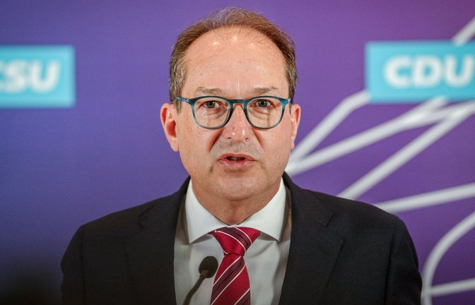 CSU-Landesgruppenchef Alexander Dobrindt hat mit seinen Vorstößen die Ukraine-Flüchlinge im Blick.<span class='image-autor'>Foto: dpa/Kay Nietfeld</span>