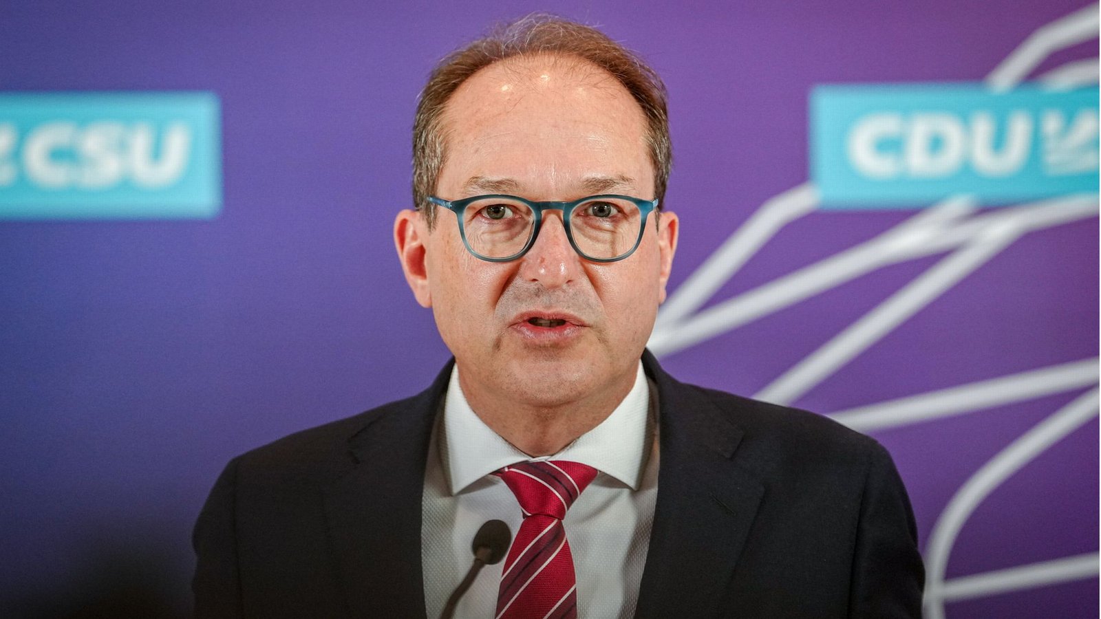 CSU-Landesgruppenchef Alexander Dobrindt hat mit seinen Vorstößen die Ukraine-Flüchlinge im Blick.Foto: dpa/Kay Nietfeld CSU-Landesgruppenchef Alexander Dobrindt hat mit seinen Vorstößen die Ukraine-Flüchlinge im Blick.Foto: dpa/Kay Nietfeld