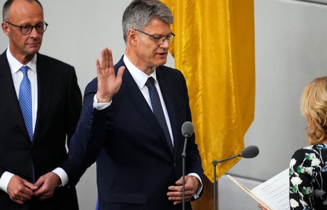 Noch ist Patrick Schnieder Verkehrminister. Dabei wollte Merz ihn schon längst entlassen haben.<span class='image-autor'>Michael Kappeler/dpa</span>