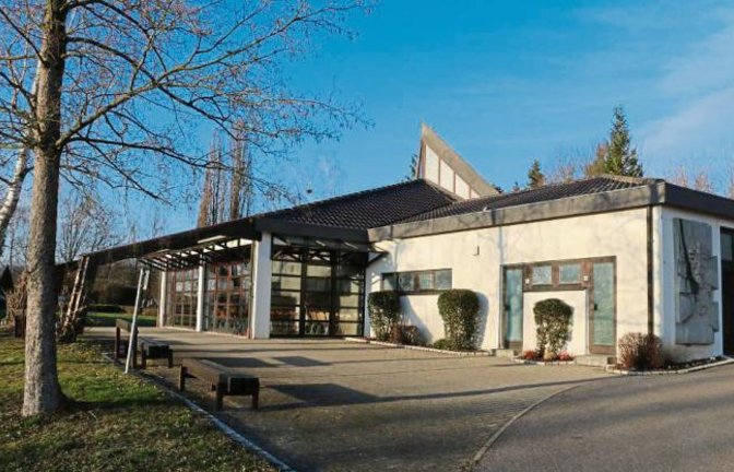 Geld soll in die Sanierung der Aussegnungshalle in Sersheim fließen. Fotos: Bögel
