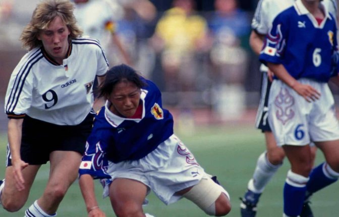 Heidi Mohr (links) siegte mit der DFB-Elf bei der Olympia-Fußball-Premiere in 1996 in Atlanta.<span class='image-autor'>IMAGO/MEXSPORT</span>