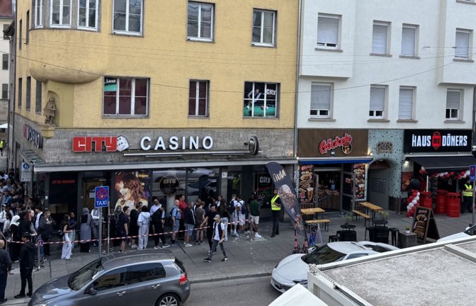 Am Donnerstag standen Döner-Fans Schlange für den Kebap für nur einen Cent.<span class='image-autor'>Lea Jansky</span>