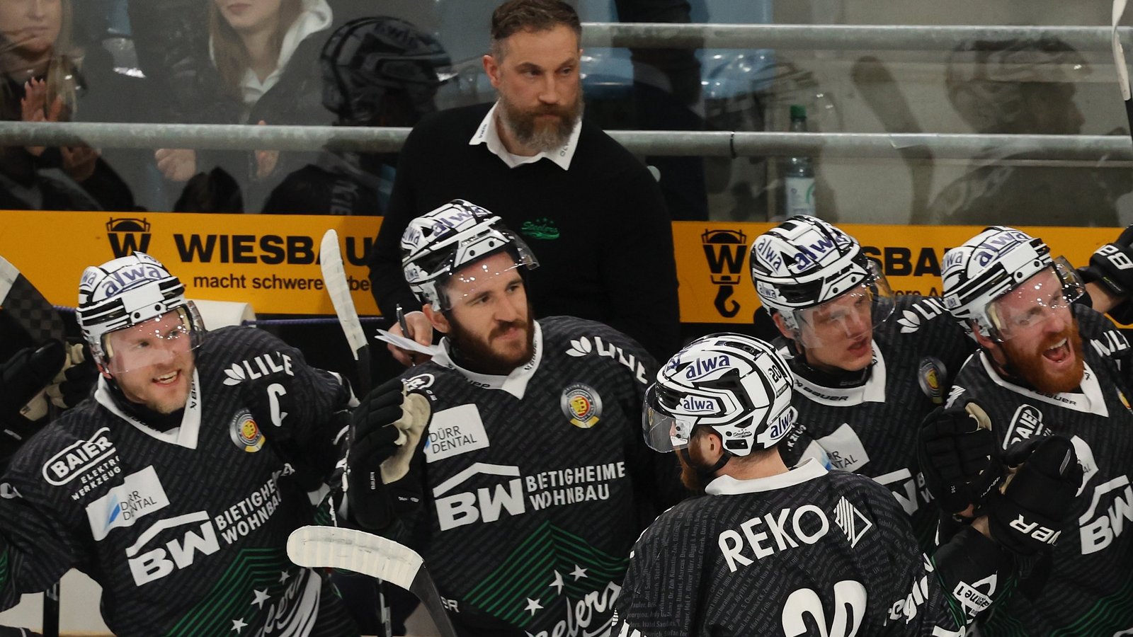 Die Bietigheim Steelers haben die Playoff-Serie der Oberliga maximal ausgenutzt, bis der 4:3-Sieg gegen die Hannover Scorpions und damit auch Titel und Aufstieg gesichert waren. Foto: Baumann
