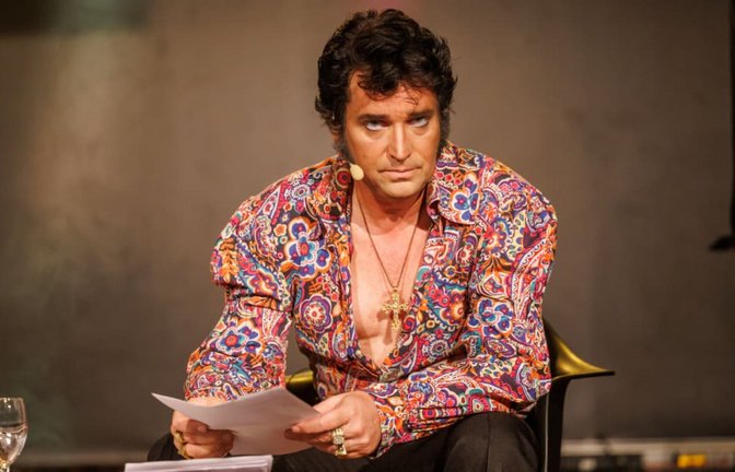 Nils Strassburg las in der Alten TÜV-Halle in Böblingen aus seinem autobiografischen Roman „Living Elvis – Ein Leben für den King“.<span class='image-autor'>Stefanie Schlecht</span>