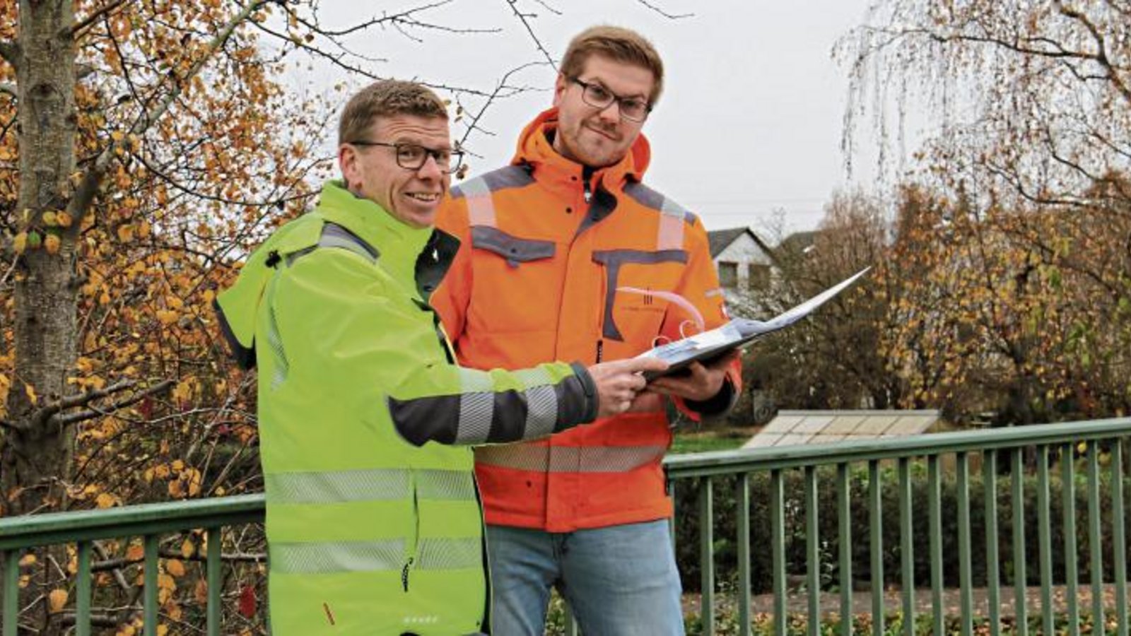 Marc Bührer und Fabian Welsch beim Blick in den Ordner mit den Kandidaten für 2018. Marc Bührer und Fabian Welsch beim Blick in den Ordner mit den Kandidaten für 2018.