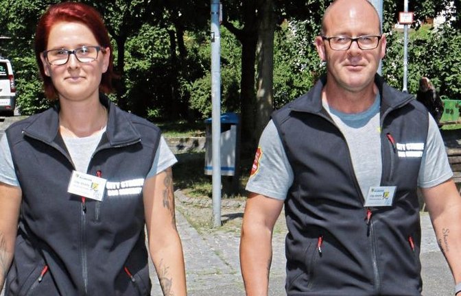 Diane und Rainer Schneider gehen in Illingen auf Streife.  Fotos: Rücker
