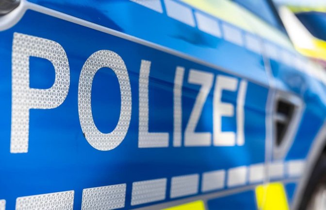Die Polizei untersucht den tödlichen Traktorunfall. (Symbolbild)<span class='image-autor'>David Inderlied/dpa</span>