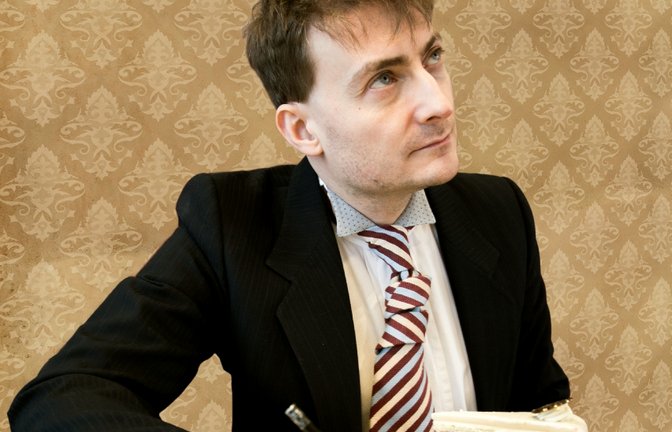 Lieder voller abstrusem Humor bietet Sebastian Krämer im Kleinkunstkeller.  <span class='image-autor'>Foto: p</span>