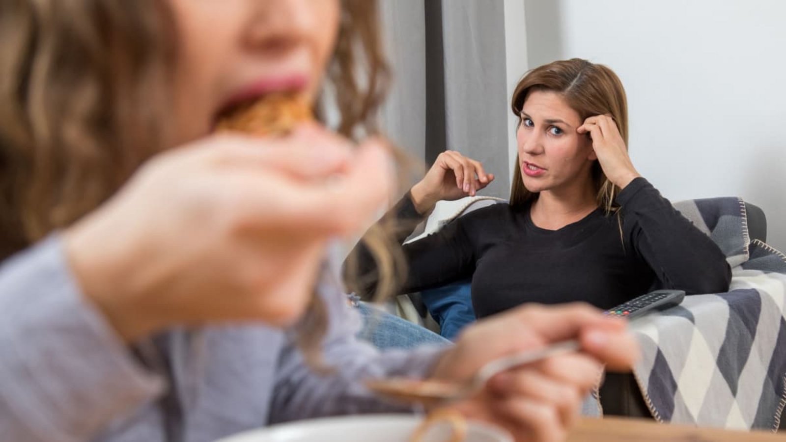 Menschen mit Misophonie können beispielsweise Kaugeräusche ihrer Mitmenschen kaum ertragen.Christin Klose/dpa-mag/dpa Menschen mit Misophonie können beispielsweise Kaugeräusche ihrer Mitmenschen kaum ertragen.Christin Klose/dpa-mag/dpa