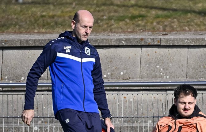 Hüsnü Gür (links) hat sein Amt als Illinger Trainer überraschen niedergelegt. <span class='image-autor'>Foto: Leitner</span>