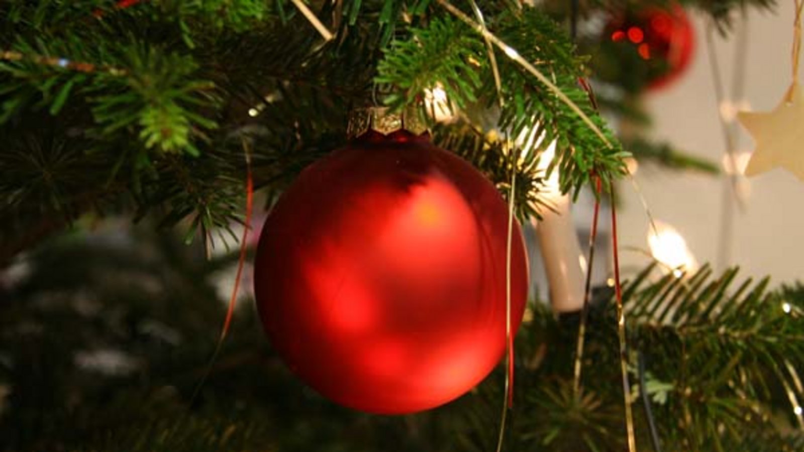 Die Geschichte der Christbaumkugel und das Geheimnis von Glas. Foto: Rücker Die Geschichte der Christbaumkugel und das Geheimnis von Glas. Foto: Rücker