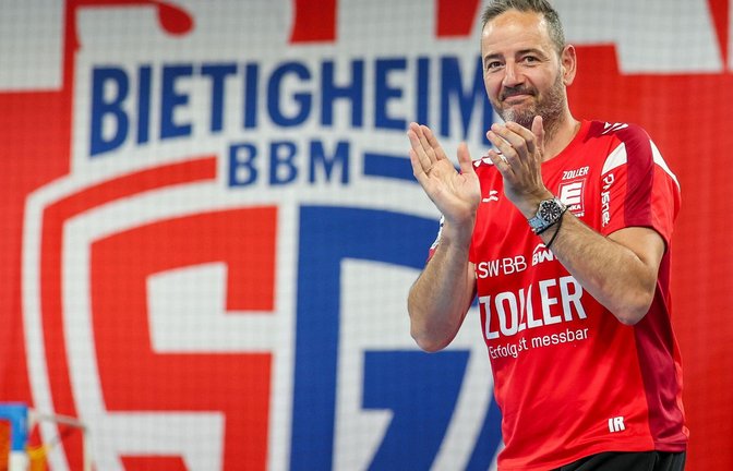 Iker Romero bei der Verabschiedung nach dem letzten Heimspiel der SG BBM Bietigheim.<span class='image-autor'>Foto: Baumann/Julia Rahn</span>