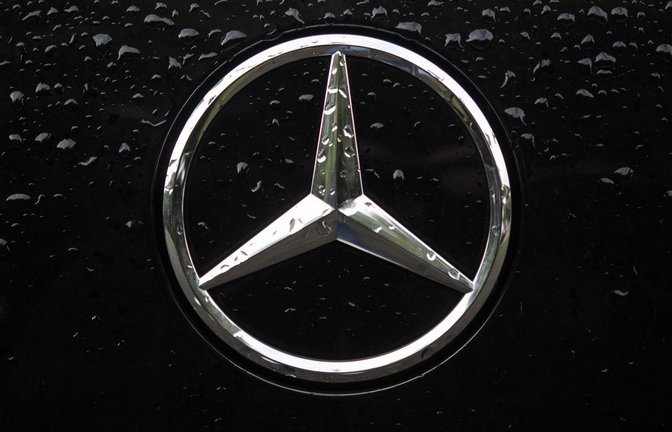 Mercedes-Benz muss erneut einen Absatzrückgang bei den Pkw hinnehmen: 2024 verkaufte der Konzern im ersten Quartal noch 463 000, 2025 waren es 446 300. In diesem Jahr sind es 419 400.<span class='image-autor'>Foto: Marijan Murat/dpa</span>