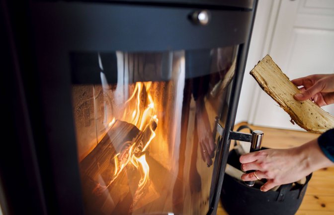 Ist Heizen mit Holz nachhaltig oder nicht? Hier scheiden sich die Geister, wie die Debatte zeigt.<span class='image-autor'>Foto: Imago/photothek/Thomas Trutschel</span>
