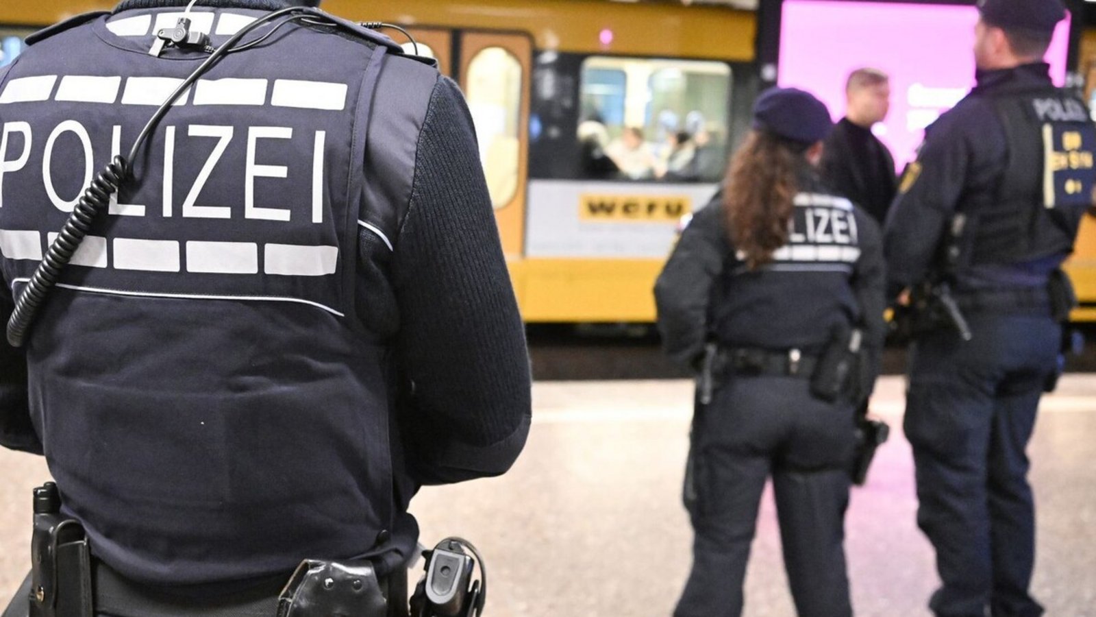 Mehr Polizei, mehr Videoüberwachung, mehr Sicherheitspersonal in Stuttgart? Nach der vermeintlichen Vergewaltigung sind die Wogen hochgeschlagen.Foto: dpa/Bernd Weißbrod Mehr Polizei, mehr Videoüberwachung, mehr Sicherheitspersonal in Stuttgart? Nach der vermeintlichen Vergewaltigung sind die Wogen hochgeschlagen.Foto: dpa/Bernd Weißbrod