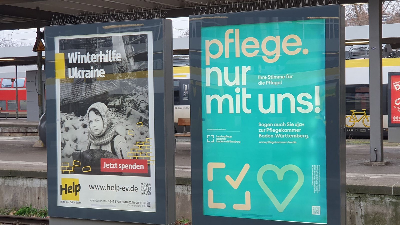 Das Plakat der neuen Kampagne für die Landespflegekammer – hier am Stuttgarter Hauptbahnhof.Foto: Matthias Schiermeyer