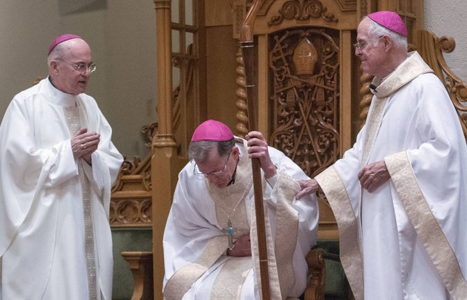 Bild aus dem Jahr 2015: Carlo Maria Viganò ist der Mann links<span class='image-autor'>Foto: imago/Zuma Wire/Eddie Moore</span>