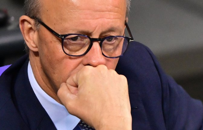 Keine leichte Aufgabe für den Kanzler. Friedrich Merz trifft sich in Belgien mit dem Regierungschef Bart de Wever. Den will er davon überzeugen, die eingefrorenen russischen Gelder freizugeben.<span class='image-autor'>Foto: Sebastian Christoph Gollnow/dpa</span>