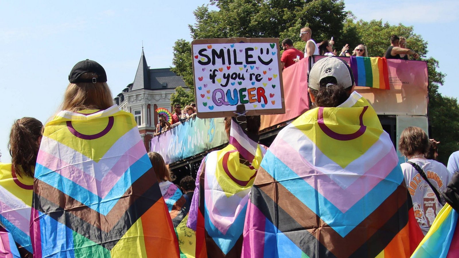 Bereits am letzten CSD im Jahr 2024 in Hamburg nahmen zahlreiche Menschen teil. (Archivbild)Foto: IMAGO/Markus Tischler/IMAGO Bereits am letzten CSD im Jahr 2024 in Hamburg nahmen zahlreiche Menschen teil. (Archivbild)Foto: IMAGO/Markus Tischler/IMAGO