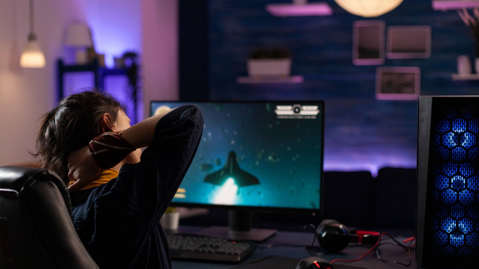 Die immer gleiche Haltung beim Gaming und E-Sport macht zumindest dem Rücken der Spieler keine Freude.Foto: imago images//Dragos Condrea