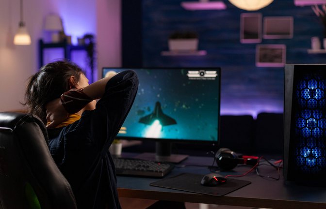 Die immer gleiche Haltung beim Gaming und E-Sport macht zumindest dem Rücken der Spieler keine Freude.<span class='image-autor'>Foto: imago images//Dragos Condrea</span>