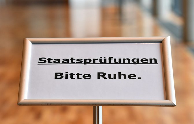 Eine Panne hat die Prüfung zum zweiten Staatsexamen der Juristen überschattet.<span class='image-autor'>Foto: dpa/Martin Schutt</span>