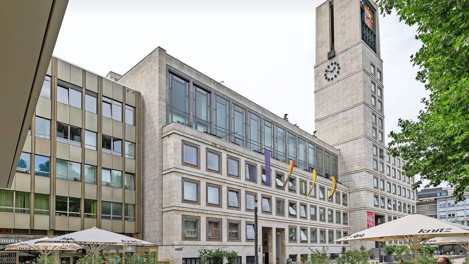 Im Stuttgarter Rathaus wird die Besetzungssperre ausgeweitet. In diesem Jahr hat die Verwaltung deutlich mehr neue Mitarbeiter an Bord genommen, als im Etat geplant.Foto: Lichtgut/Leif Piechowski Im Stuttgarter Rathaus wird die Besetzungssperre ausgeweitet. In diesem Jahr hat die Verwaltung deutlich mehr neue Mitarbeiter an Bord genommen, als im Etat geplant.Foto: Lichtgut/Leif Piechowski