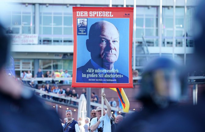 Die AfD wirbt mit dem Spiegel und Bundeskanzler Olaf Scholz.<span class='image-autor'>Foto: dpa</span>
