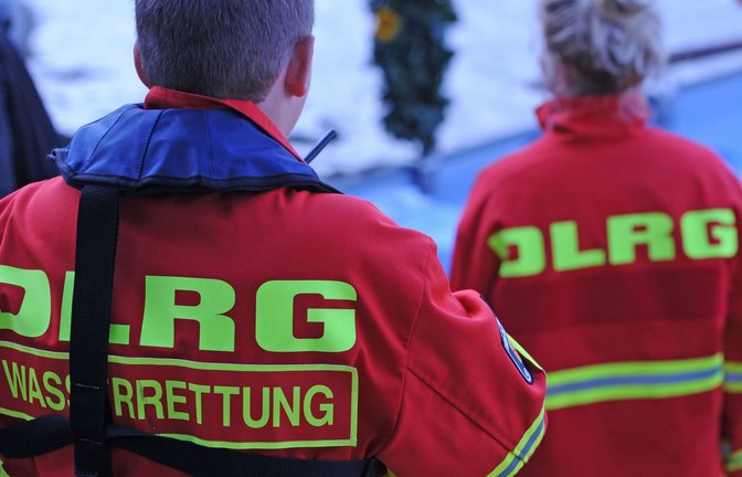 In Friedrichshafen ist es zu einem tödlichen Unfall gekommen. Für einen Badegast kam jede Hilfe zu spät (Symbolfoto).<span class='image-autor'>Foto: dpa/Patrick Seeger</span>