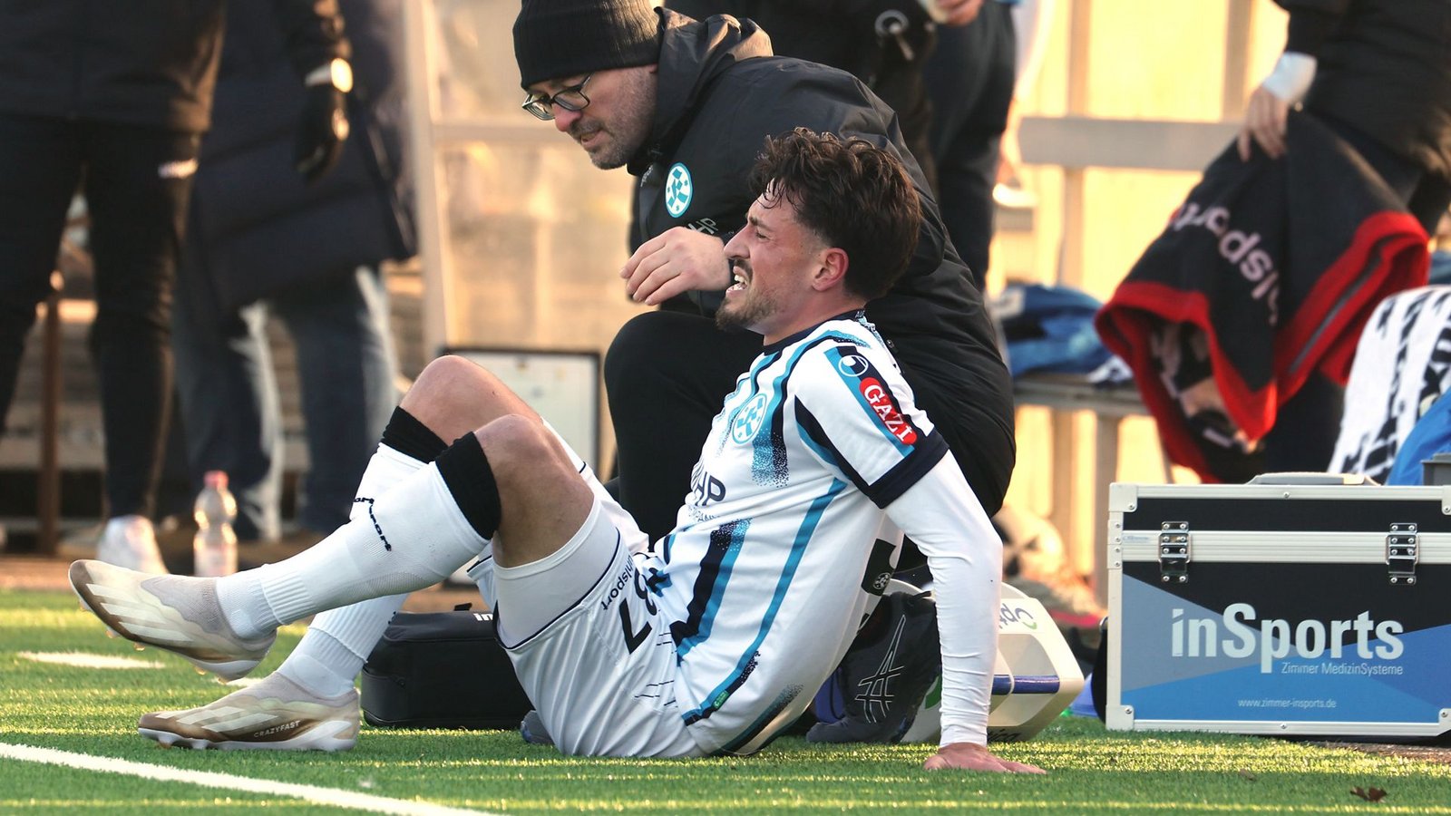 Kickers-Torjäger Flamur Berisha zog sich im Testspiel gegen den 1. CfR Pforzheim eine schmerzhafte Prellung am Sprunggelenk zu.Foto: Baumann/Julia Rahn Kickers-Torjäger Flamur Berisha zog sich im Testspiel gegen den 1. CfR Pforzheim eine schmerzhafte Prellung am Sprunggelenk zu.Foto: Baumann/Julia Rahn