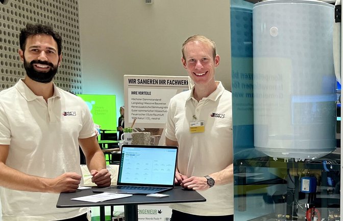 Georg Barbunopulos (l.) und Fredrik Janzen mit ihrer Erfindung<span class='image-autor'>Foto: privat</span>