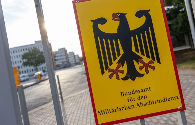Der Militärische Abschirmdienst (MAD) ist der Nachrichtendienst der Bundeswehr. Er untersteht dem Verteidigungsministerium. (Symbolbild)<span class='image-autor'>Foto: Thomas Banneyer/dpa</span>