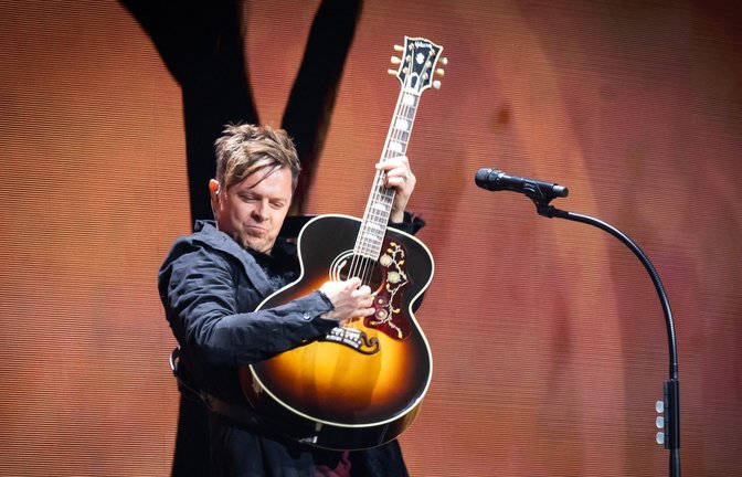 Power-Pop ohne Spur von Müdigkeit: Michael Patrick Kelly begeistert seine Fans drei Stunden lang in der Schleyerhalle.<span class='image-autor'>Foto: Lichtgut/Julian Rettig</span>