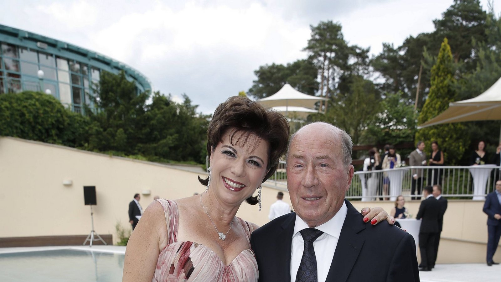 Erwin und Anita Müller bei einer Feier im Sommer 2022.Foto: imago images/VISTAPRESS / G. Chlebarov Erwin und Anita Müller bei einer Feier im Sommer 2022.Foto: imago images/VISTAPRESS / G. Chlebarov
