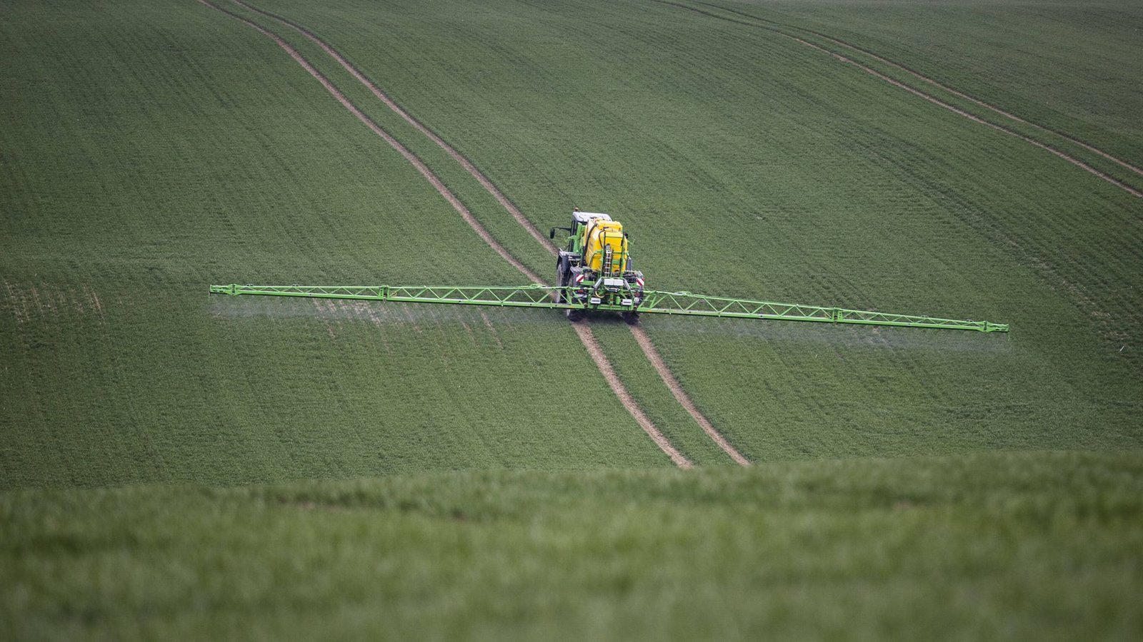 Längst keine Idylle mehr: moderne Landwirtschaft steht im globalen Preiskampf.Foto: imago//Florian Gaertner Längst keine Idylle mehr: moderne Landwirtschaft steht im globalen Preiskampf.Foto: imago//Florian Gaertner