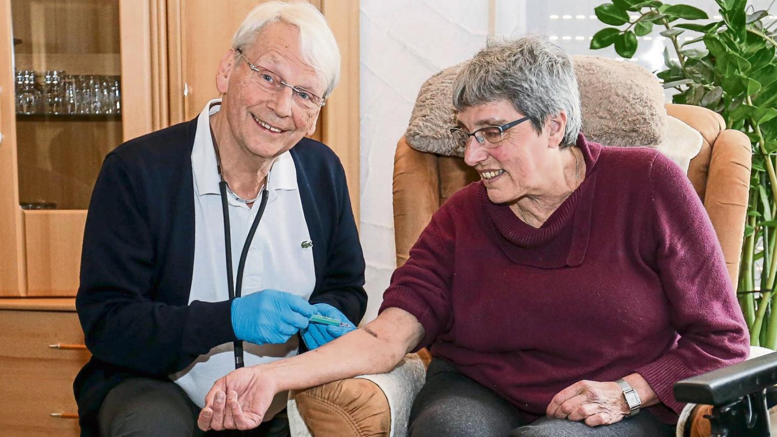 Christel Schneider aus Ensingen vermisst ihren Hausarzt Udo Beller bereits jetzt. Foto: Hansen Christel Schneider aus Ensingen vermisst ihren Hausarzt Udo Beller bereits jetzt. Foto: Hansen