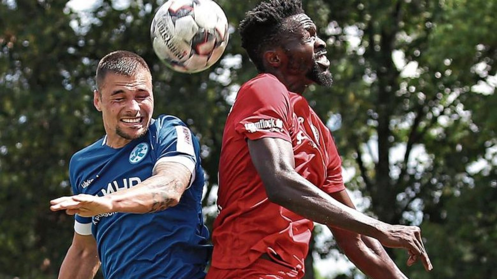 Nikolaos Dobros (links) hat seine Offensivqualitäten auch bei den Kickers schon aufblitzen lassen. Er erzielte in vier Vorbereitungsspielen drei Tore und legte zwei weitere auf. Foto: Baumann