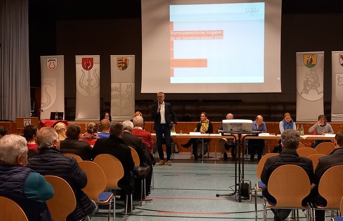 Einwohnerversammlung in der Kirbachtalhalle in Hohenhaslach. <span class='image-autor'>Foto: Glemser</span>