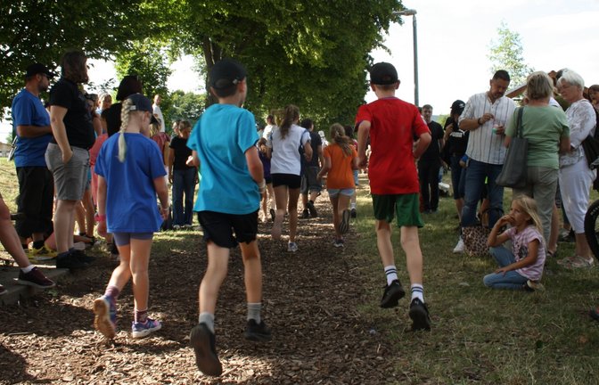 Jede Runde für einen guten Zweck: Spendenlauf der Hofäckerschule. <span class='image-autor'>Foto: Mross</span>