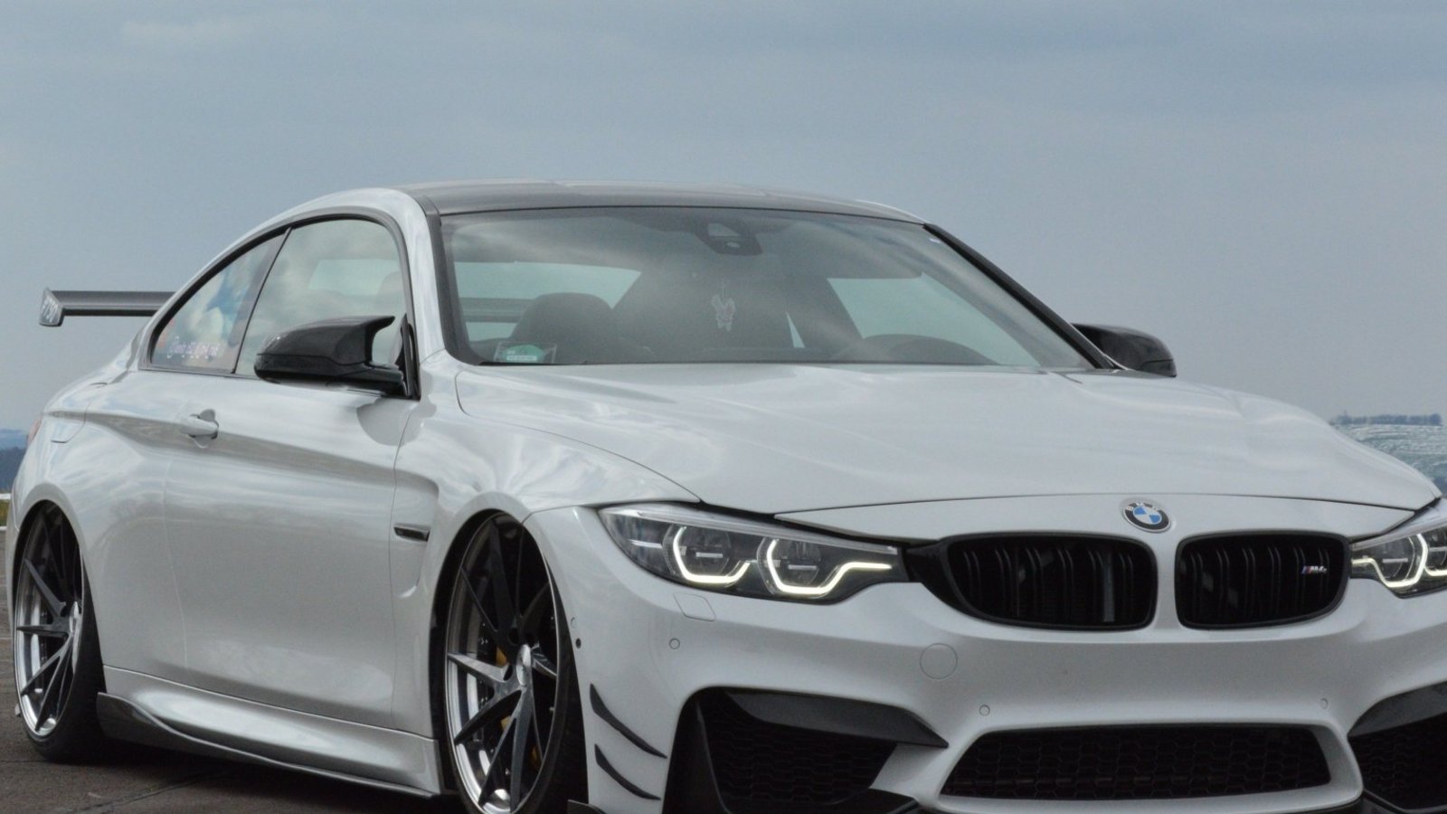 Die Posing- und Tuning-Szene startet in die Saison – für die Polizei bedeutet das, dass es einiges zu kontrollieren gibt. Symbolbild: Pixabay/Dück