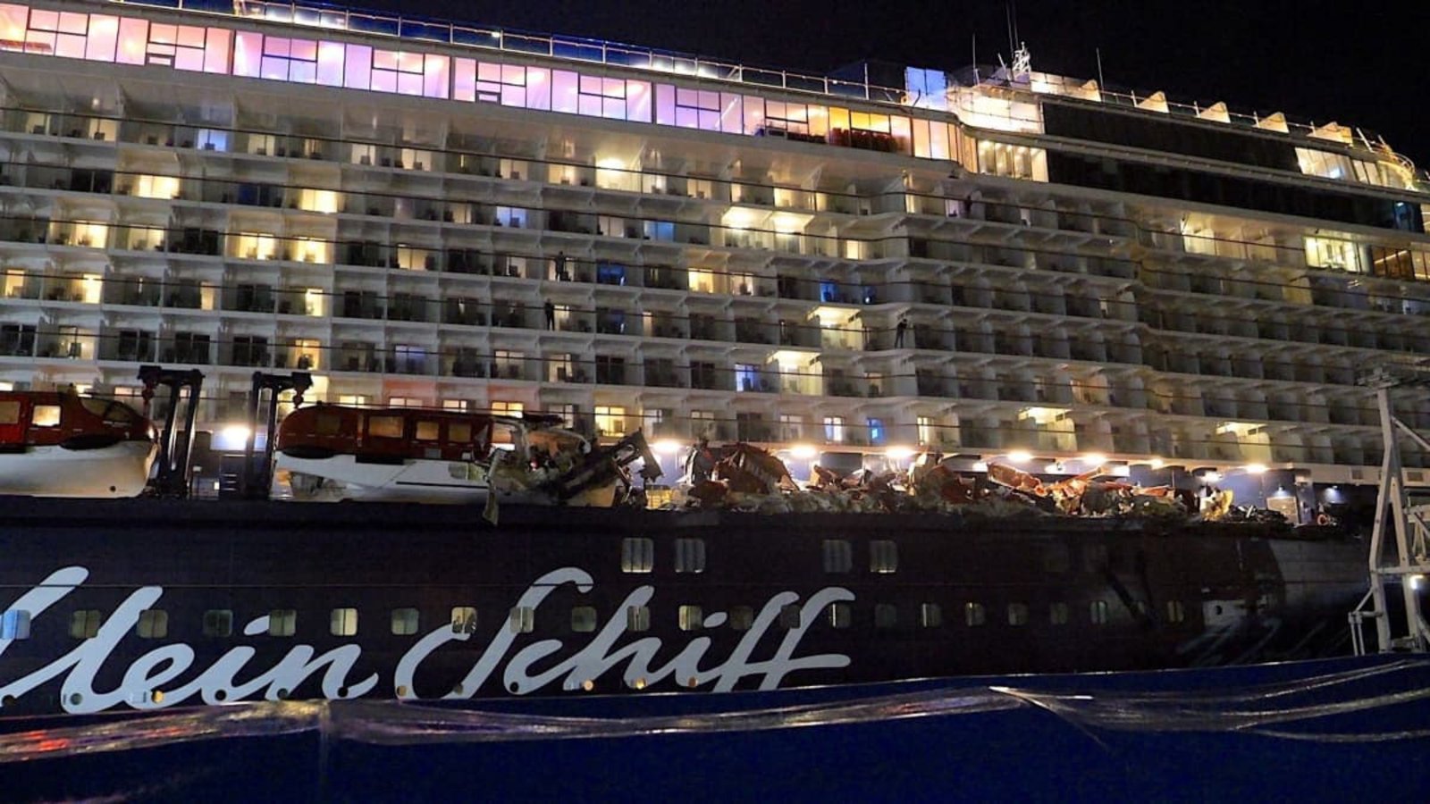 Die Passagiere können auf dem Schiff bleiben.Jörn Hüneke/dpa