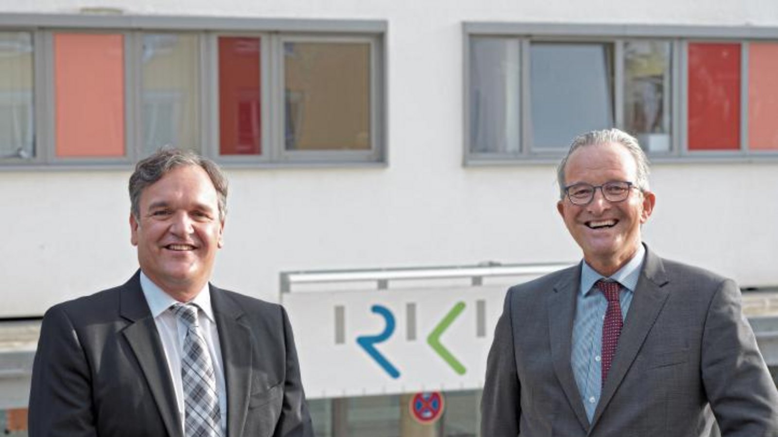 Dr. Marc-Alexander Heder (links) und Professor Dr. Stefan Sell freuen sich auf die Zusammenarbeit im Gelenkzentrum. Foto: RKH Dr. Marc-Alexander Heder (links) und Professor Dr. Stefan Sell freuen sich auf die Zusammenarbeit im Gelenkzentrum. Foto: RKH